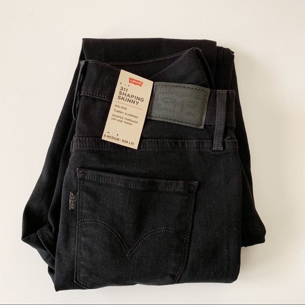 NWT Levi’s 311 Shaping Skinny Jeans Black Size 6